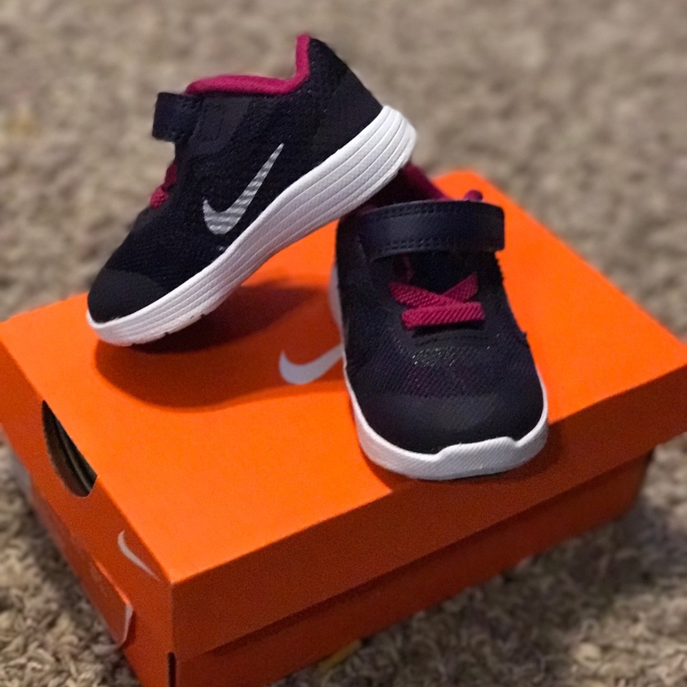 NWT Baby girl Nike size 3